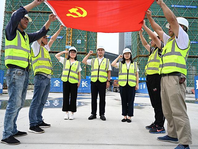 2021.7.1我与党旗合个影